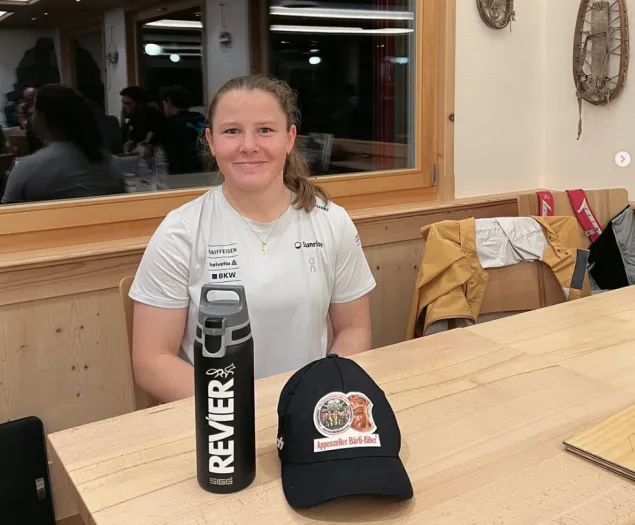 Zufriedene Stefanie Grob